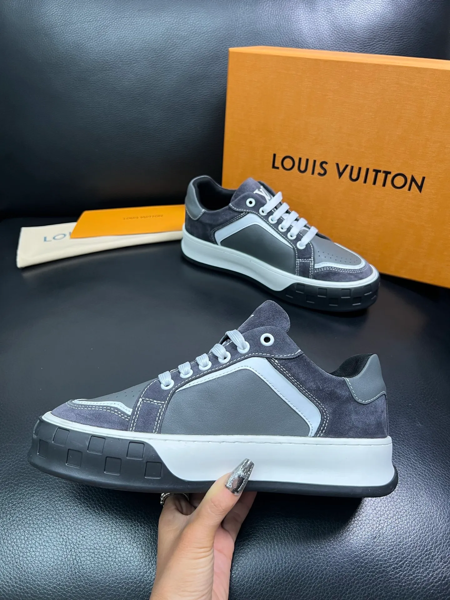 Men's shoes 💰740 Lv top purchase Louis Vuitton, counter synchronization, uppers imported from Italy cowhide, imported mesh padding soft and comfortable, soles: original soles specially provided by the original factory, T men's shoes 💰U exclusive movable molded soles super comfortable, original factory and single goods, high quality, welcome to compare, code number 39-44 (customized 38-45) 85858